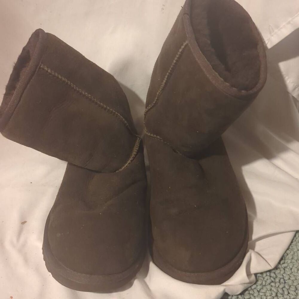 UGG  Brown suede shearing Boots sz 6